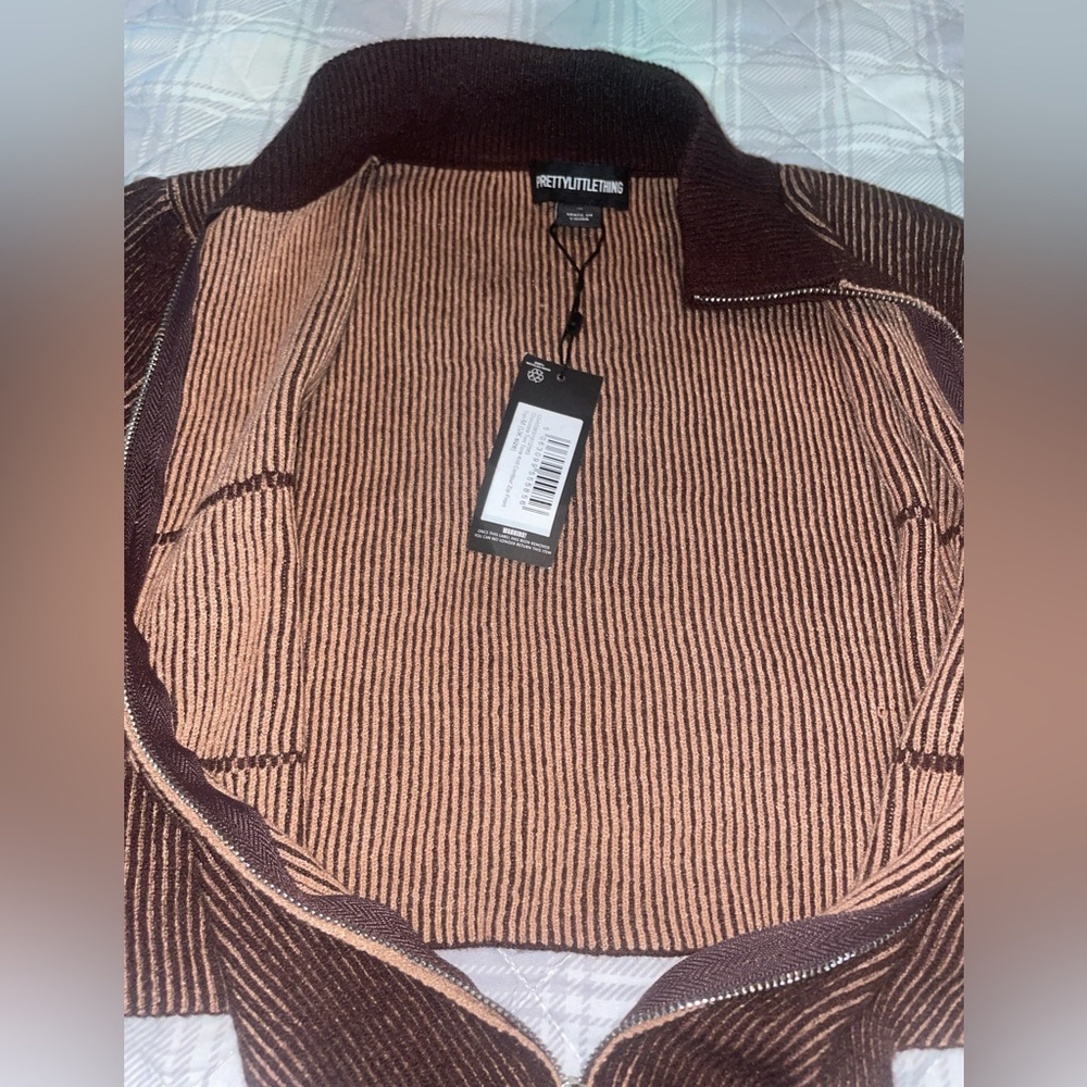 PrettyLittleThing Brown Ribbed Crop Top - Picture 6 of 7